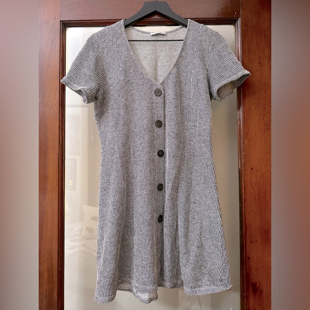 Zara Size L gray button down dress